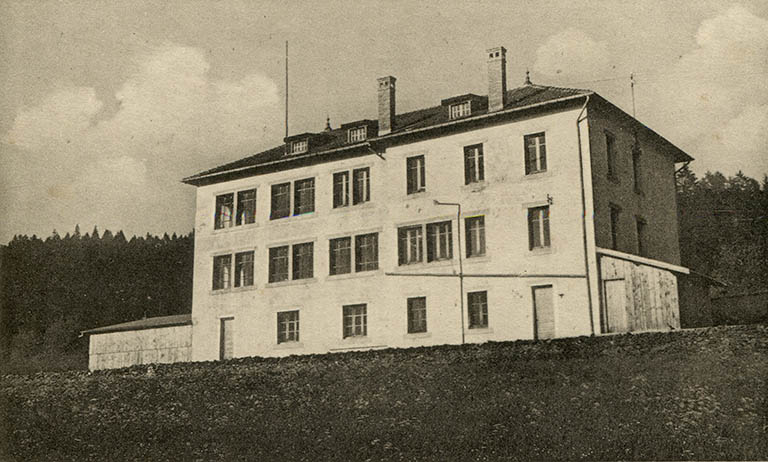 usine d'horlogerie Mauvais et Rondot, puis colonie de vacances, usine de taille de pierres pour la joaillerie et l'industrie Cheval Frères, usine d'horlogerie Technic Ebauche