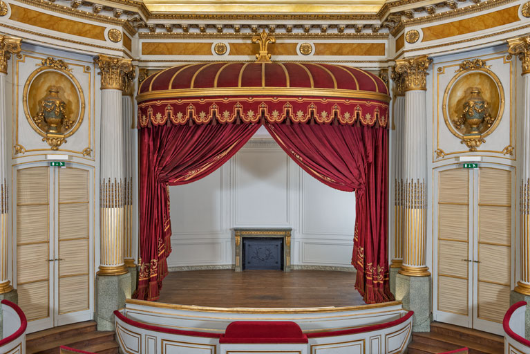 le mobilier du théâtre du Château de la Verrerie