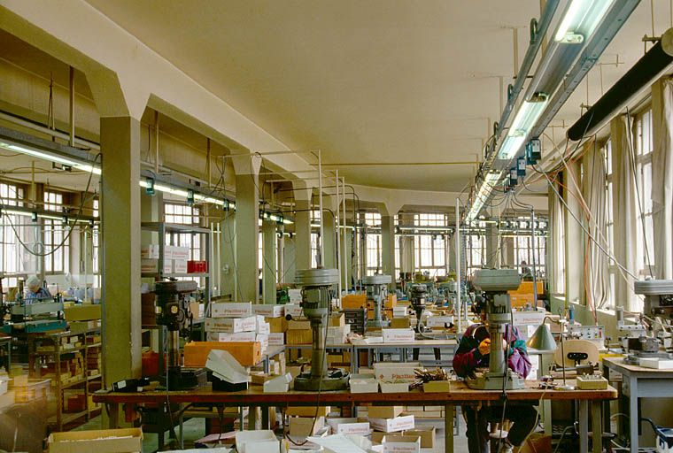 usine de lunetterie de la Manufacture mécanique de Lunetterie et d'Optique
