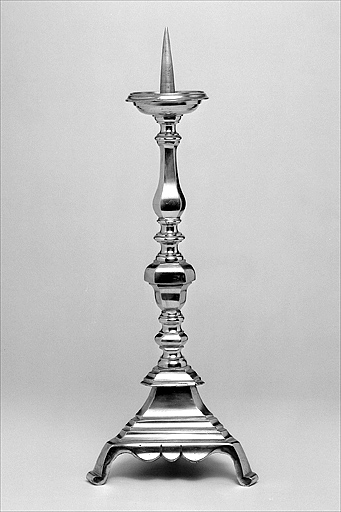 8 chandeliers d'autel