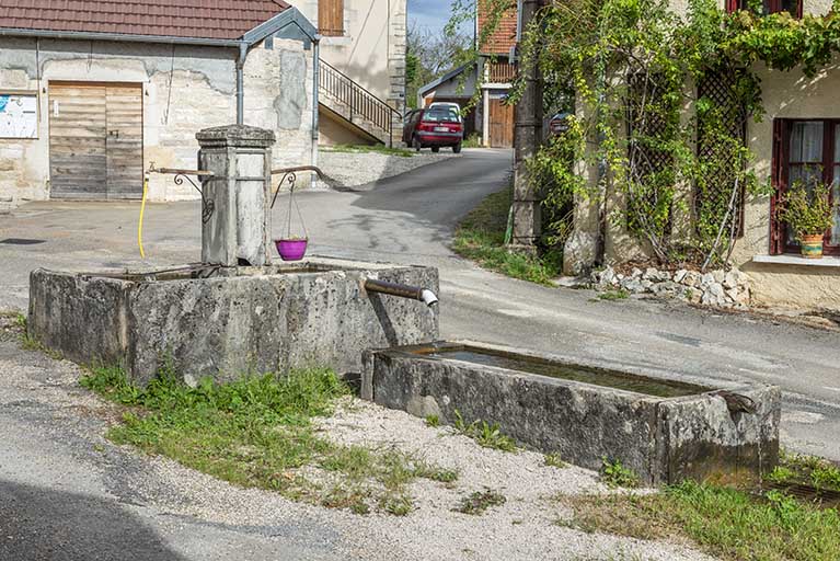 fontaine-abreuvoir des Granges Feuillet