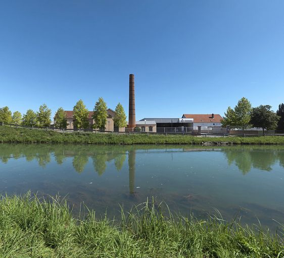 ancienne féculerie devenue usine de tissage puis usine d'assemblage de machines (activités liées au canal de Bourgogne)