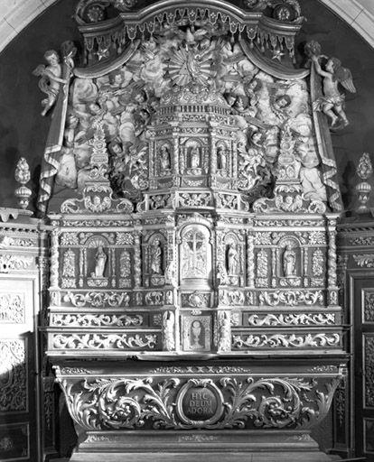autel, 3 gradins d'autel, tabernacle et retable (ensemble du maître-autel)