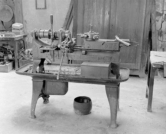 machine à tourner (tour revolver dit tour à barillet)