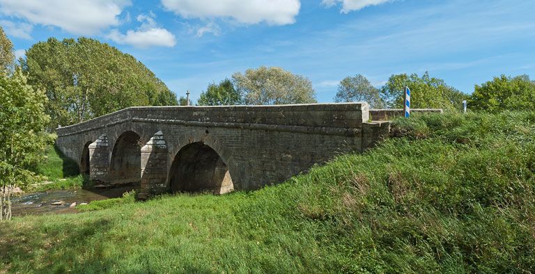 pont de Courcelles-lès-Montbard (paysages du canal de Bourgogne)