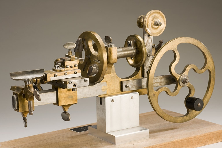 machine à usiner par outil de coupe (1er tour dit burin fixe ou tour à creuser)