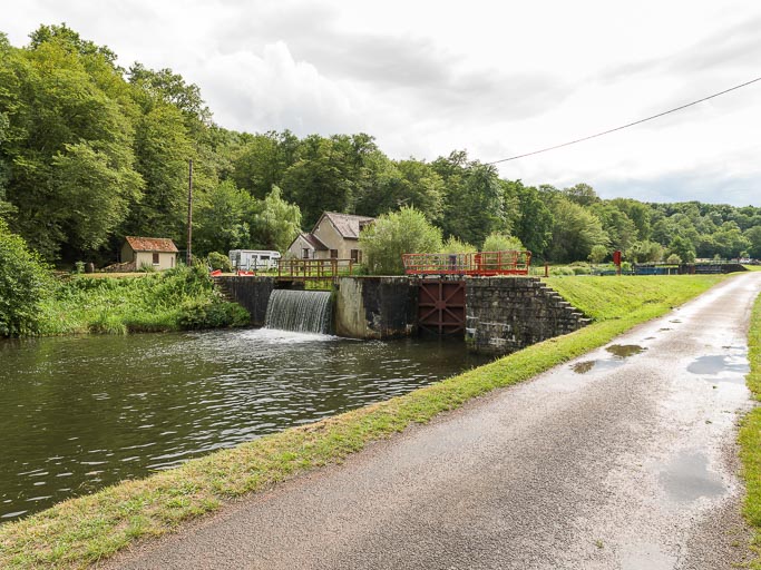 site de l'écluse 04 du versant Seine, dite de la Roche (canal du Nivernais)
