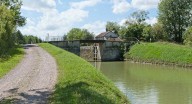 pont routier sur l'écluse 24 du versant Yonne (canal de Bourgogne)