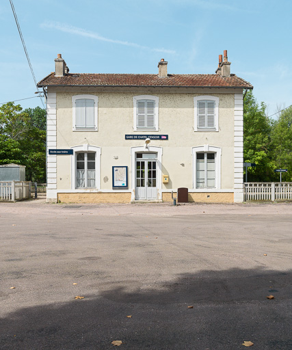 gare de Châtel-Censoir (canal du Nivernais)