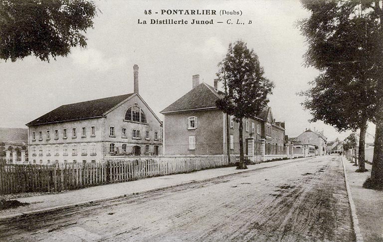 distillerie Junod, puis Hémard et Pernod Fils Réunis, actuellement immeuble de bureaux, de service et commerces