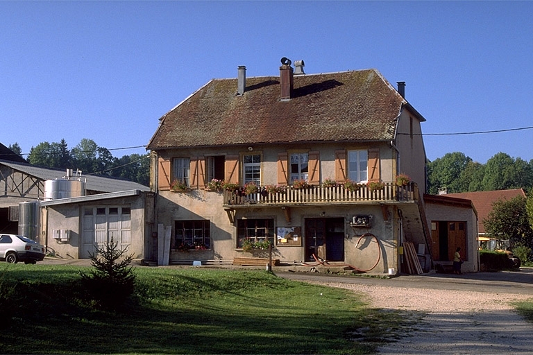 mairie, remise de matériel d'incendie, fromagerie