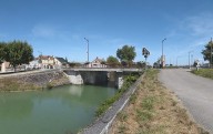 pont routier sur l'écluse 113 du versant Yonne (canal de Bourgogne)