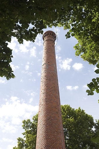 usine métallurgique, puis usine de produits chimiques (usine de noir de fonderie) des Anciens Ets Nouvion et Cie, actuellement usine de peintures et vernis Nouvion