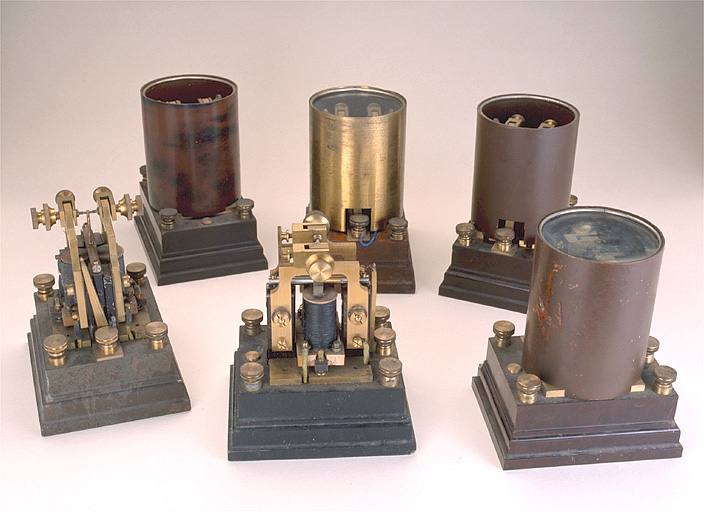 6 instruments de préparation (relais électriques de synchronisation)