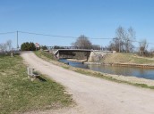 pont routier isolé de Charigny (canal de Bourgogne)