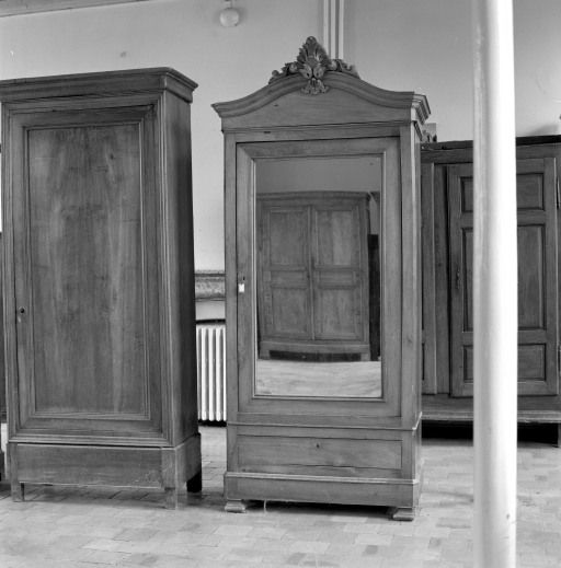 armoire à linge n° 26, armoire à glace