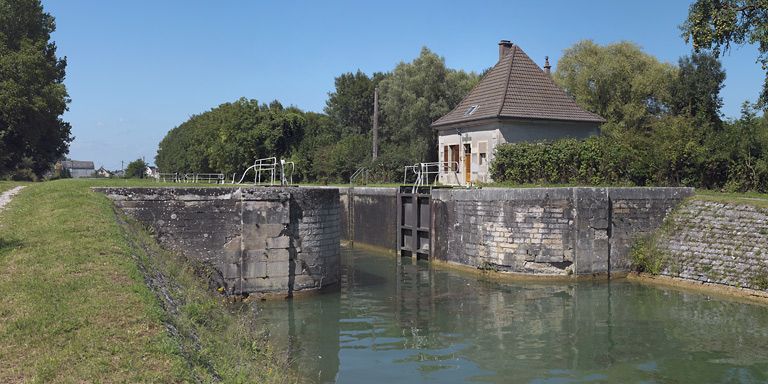 site de l'écluse 68 du versant Saône, dite de la Combe (canal de Bourgogne)