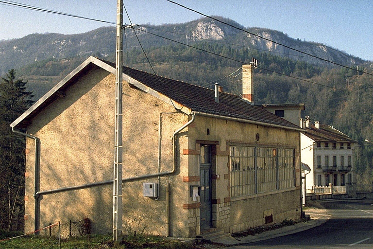 usine de taille de pierre pour la joaillerie et l'industrie de la Coopérative diamantaire de l'Essard