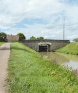pont sur l'écluse 23 du versant Loire, dite de la Seigne (canal du Nivernais)