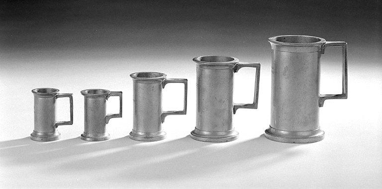 5 pichets de la pharmacie des Dames du Bouillon de Dole