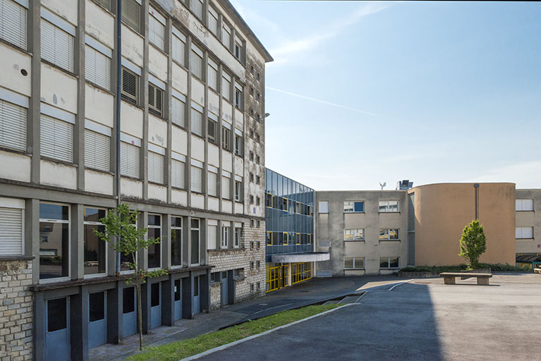 école professionnelle (centre d'apprentissage) puis collège et lycée dits cité scolaire Montjoux