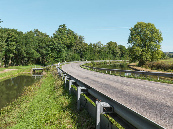 ouvrage lié à l'alimentation en eau (canal du Centre)