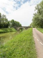 pont routier isolé (canal du Nivernais)