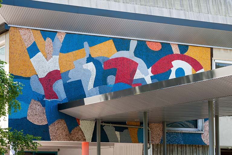 revêtement mural, décor d'architecture : le ballon blanc