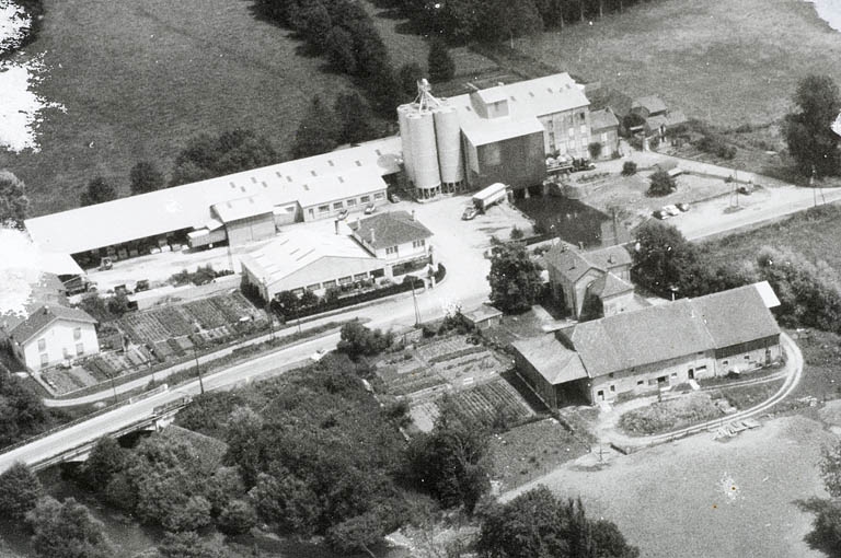 moulin à farine, puis minoterie, actuellement usine de produits pour l'alimentation animale Jacquot
