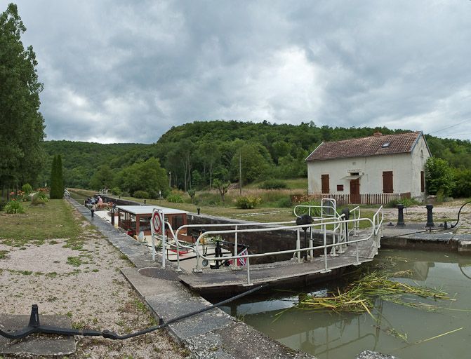 site de l'écluse 37 du versant Saône, dite de Roche-Canot (canal de Bourgogne)
