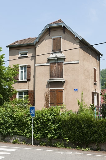 ensemble de deux maisons de cadre Peugeot Frères