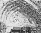 haut-relief (tympan sculpté)