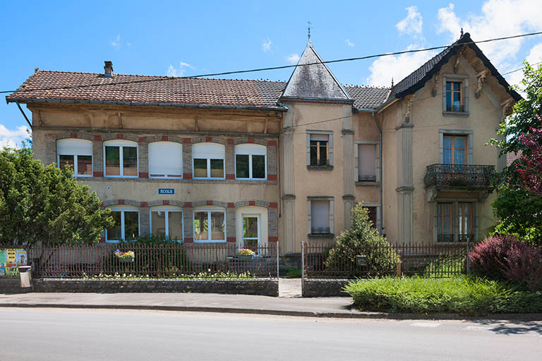usine de taille de pierre pour la joaillerie et l'industrie Lachat, actuellement école primaire
