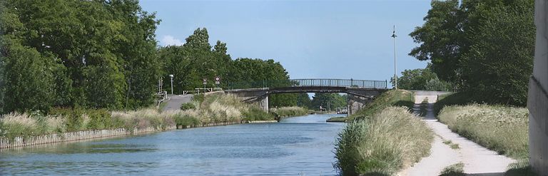 pont routier isolé, pont de Longvic (canal de Bourgogne)