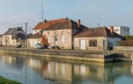 maison de garde et du toueur (canal de Bourgogne)