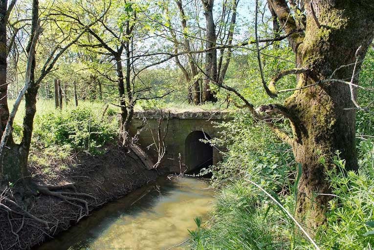 ponceau, pont de la Culot ; pontceau de la Culo (la Seille canalisée)