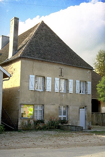 maison, puis mairie, fromagerie