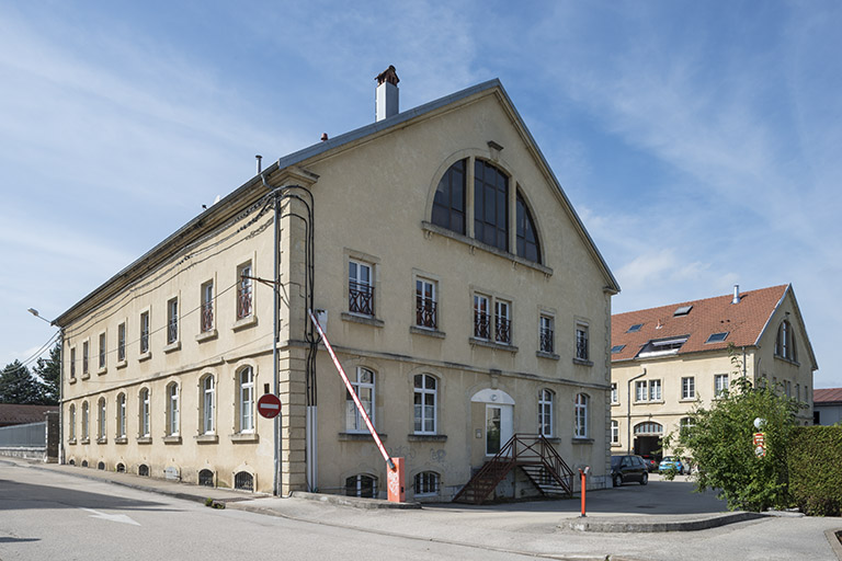 distillerie Junod, puis Hémard et Pernod Fils Réunis, actuellement immeuble de bureaux, de service et commerces