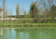 borne kilométrique (canal de Bourgogne)