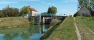 pont routier sur l'écluse 104 du versant Yonne (canal de Bourgogne)