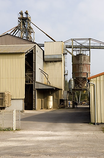 moulin à farine, puis minoterie, actuellement usine de produits pour l'alimentation animale Jacquot