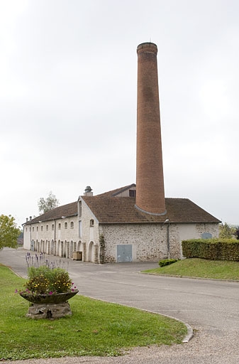 tuilerie-briqueterie du Rougeot, puis Grande Tuilerie de Bourgogne, actuellement salle des fêtes