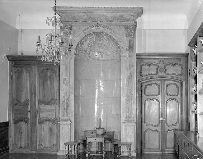 3 placards, 4 vantaux, niche