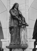 groupe sculpté (petite nature) : Education de la Vierge