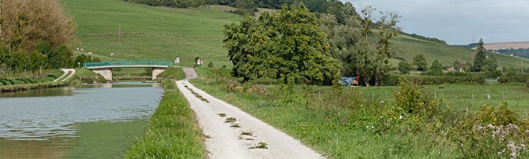 pont routier isolé (canal de Bourgogne)