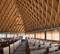 le mobilier de l'église paroissiale Sainte-Thérèse