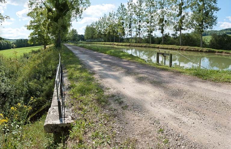 déversoir de fond ; ouvrage lié à l'alimentation en eau (canal de Bourgogne)
