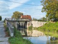 pont routier sur l'écluse 33 du versant Méditerranée, dite de La Loyère (canal du Centre)