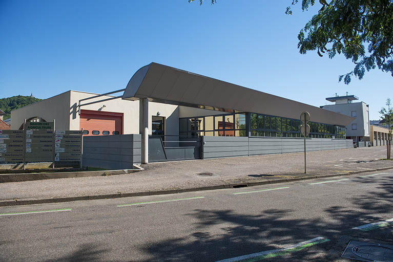 Caserne, puis centre d'apprentissage Luxembourg, puis collège d'enseignement technique Luxembourg, actuellement lycée professionnel Luxembourg.
