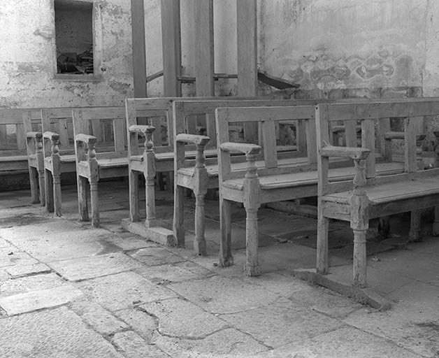 22 bancs de fidèles